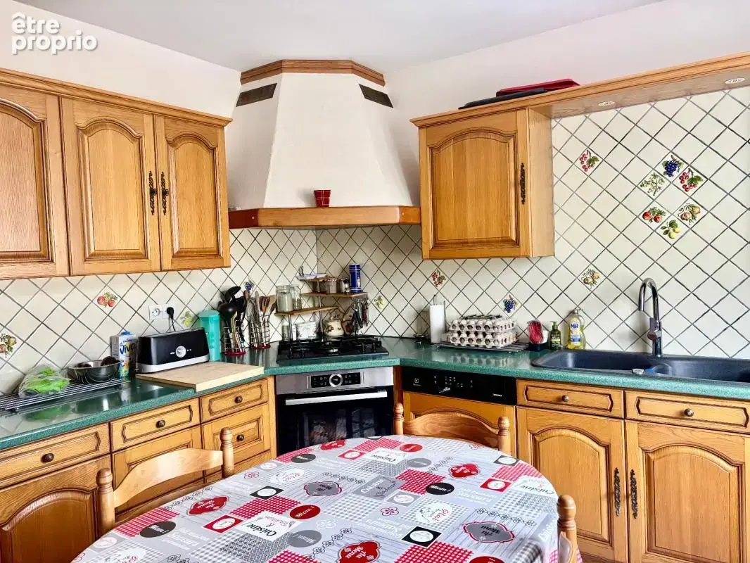 Exclusivité – Maison familiale 4 chambres au calme avec beau terrain et potentiel d’évolution - Bains sur Oust - photo 6