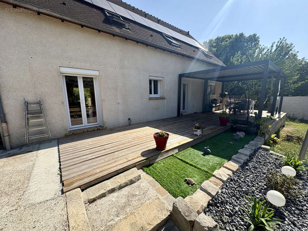 Maison à Saint-Sauveur-sur-École, 168m2, 5 chambres, terrain de 1260m2 constructible, sous-sol total - photo 3