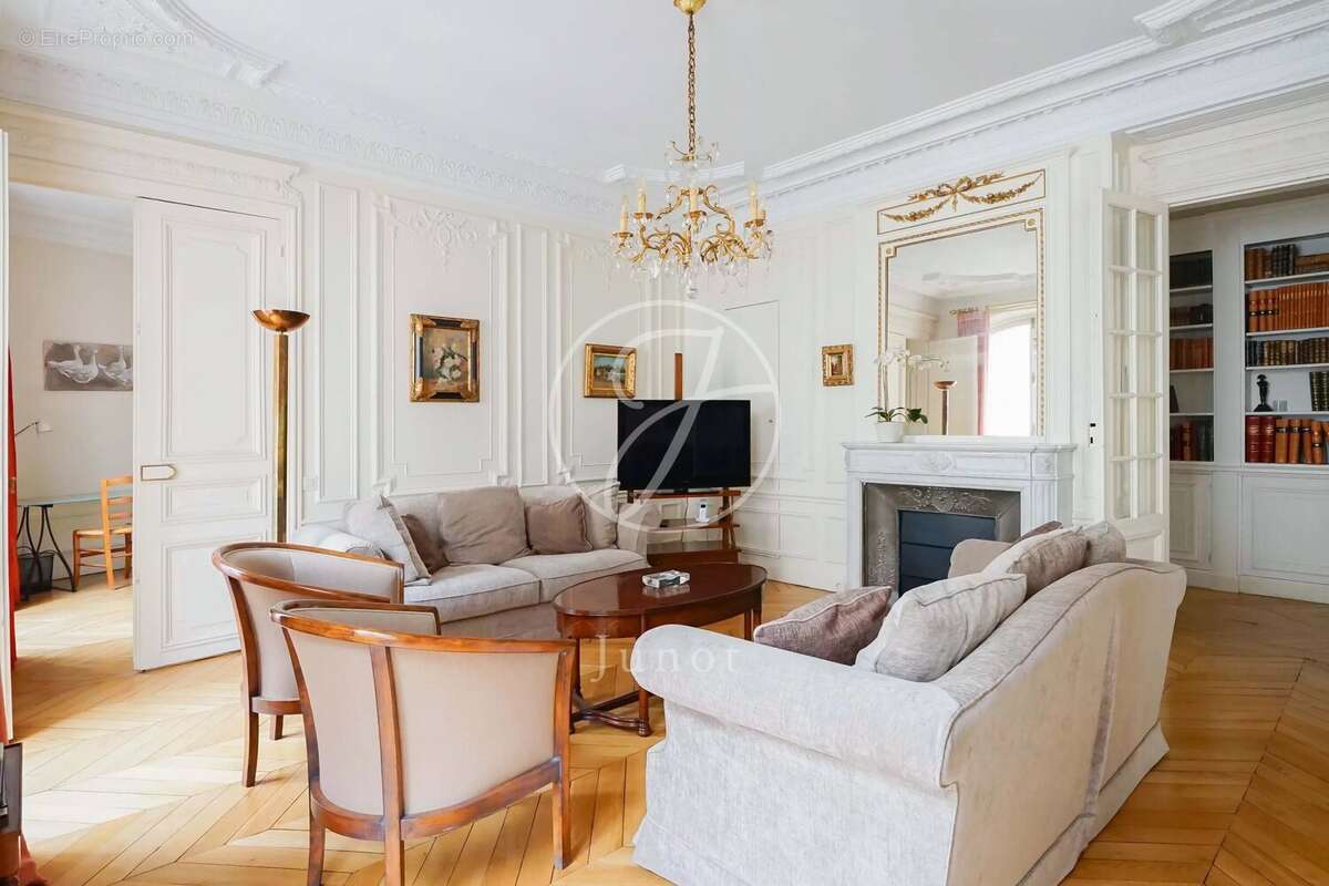 Appartement à PARIS-7E