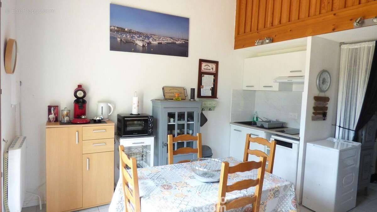 Salle à manger, cuisine lumineux et équipés. - Maison à SAINT-VINCENT-SUR-JARD