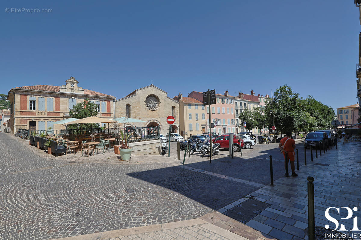 Commerce à HYERES