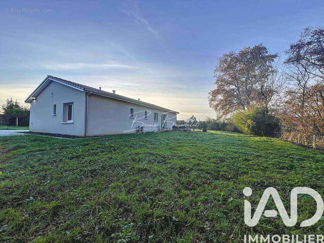 Maison 117 m² à Loupes  - photo 4