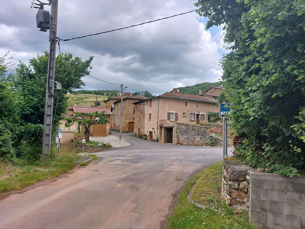 St LAURENT d'OINGT - Immeuble en pierres dorées - 2 logements locatifs - photo 14