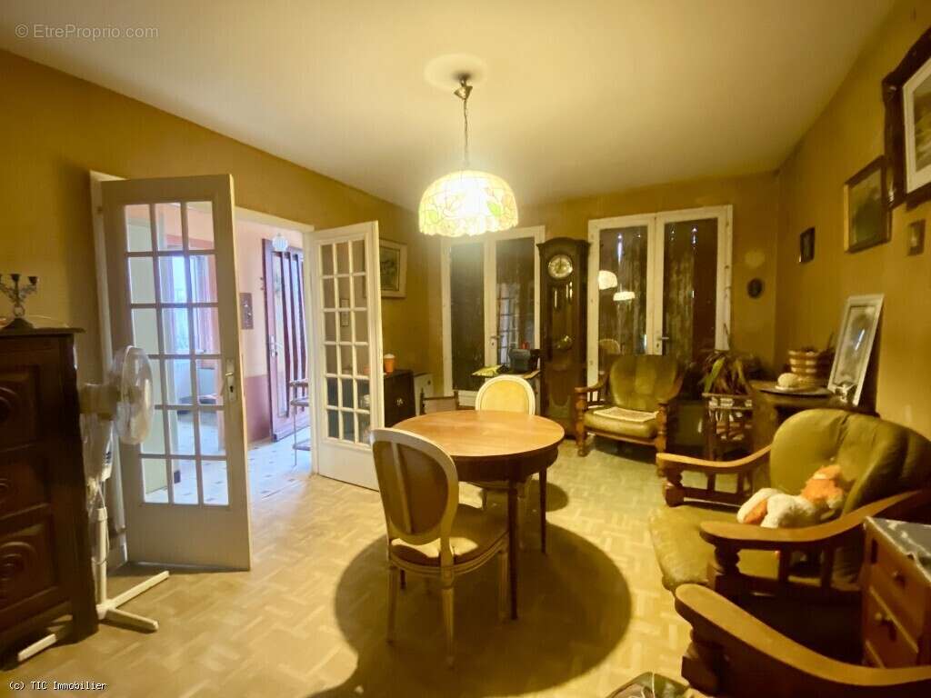 Prix Négociable : Maison Plain Pied à Rénover centre Aunac - photo 15