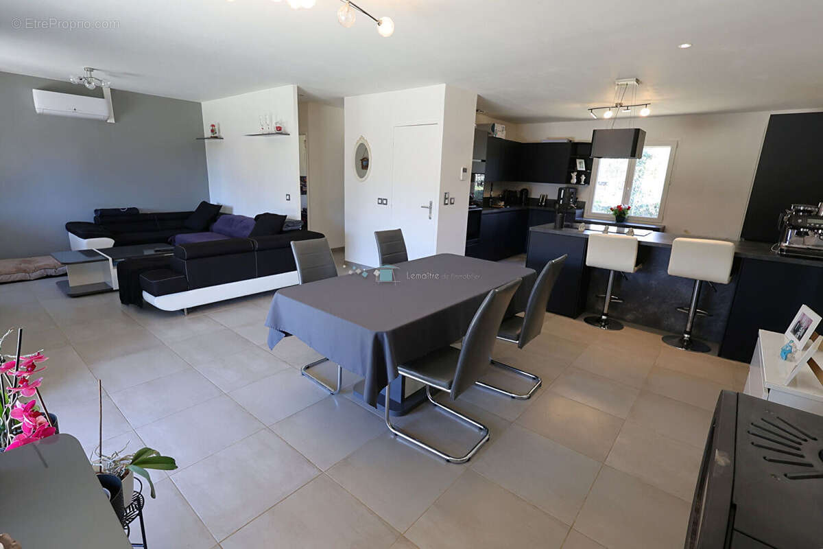 Maison à SAINT-CEZAIRE-SUR-SIAGNE