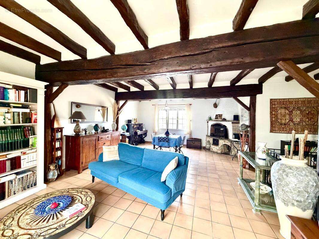 Maison à JUZIERS
