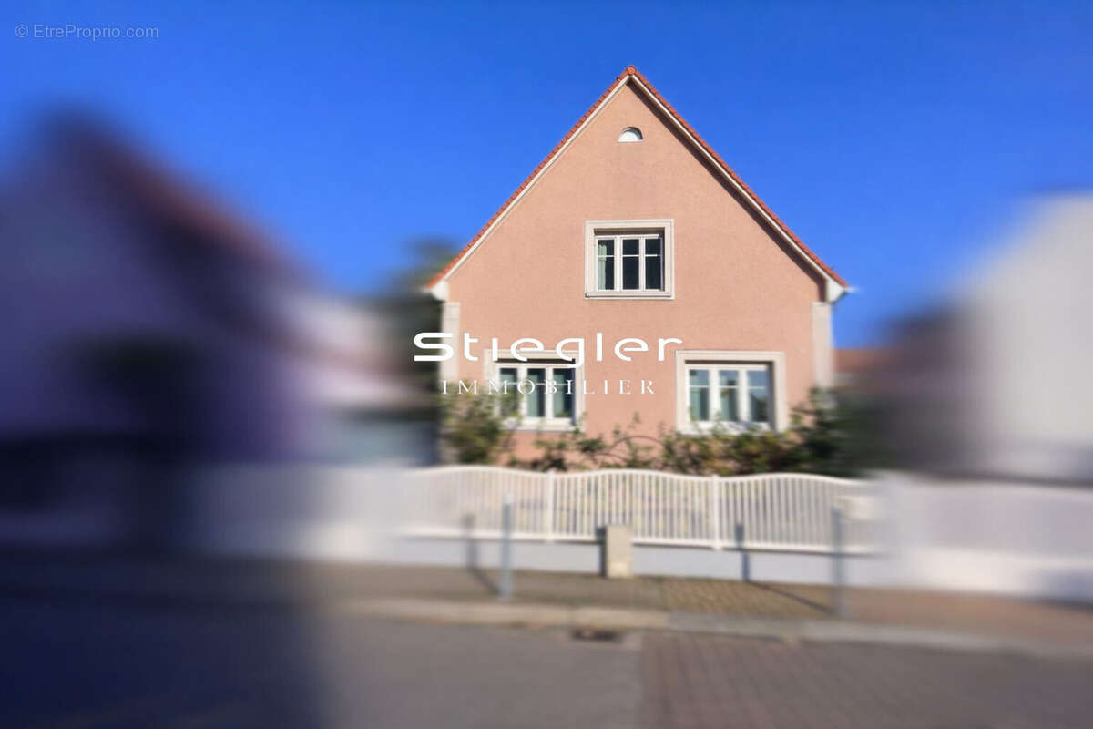 Façade sur rue - Maison à BISCHHEIM