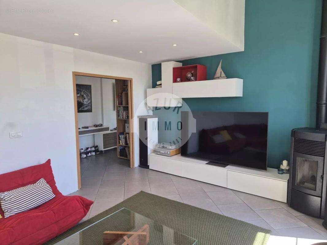 Appartement à ROQUEVAIRE
