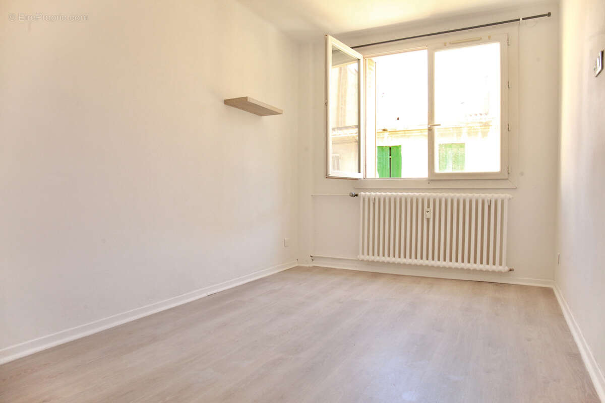 Appartement à MARSEILLE-4E