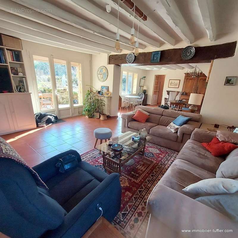 Maison à NEUVILLE-SUR-SARTHE