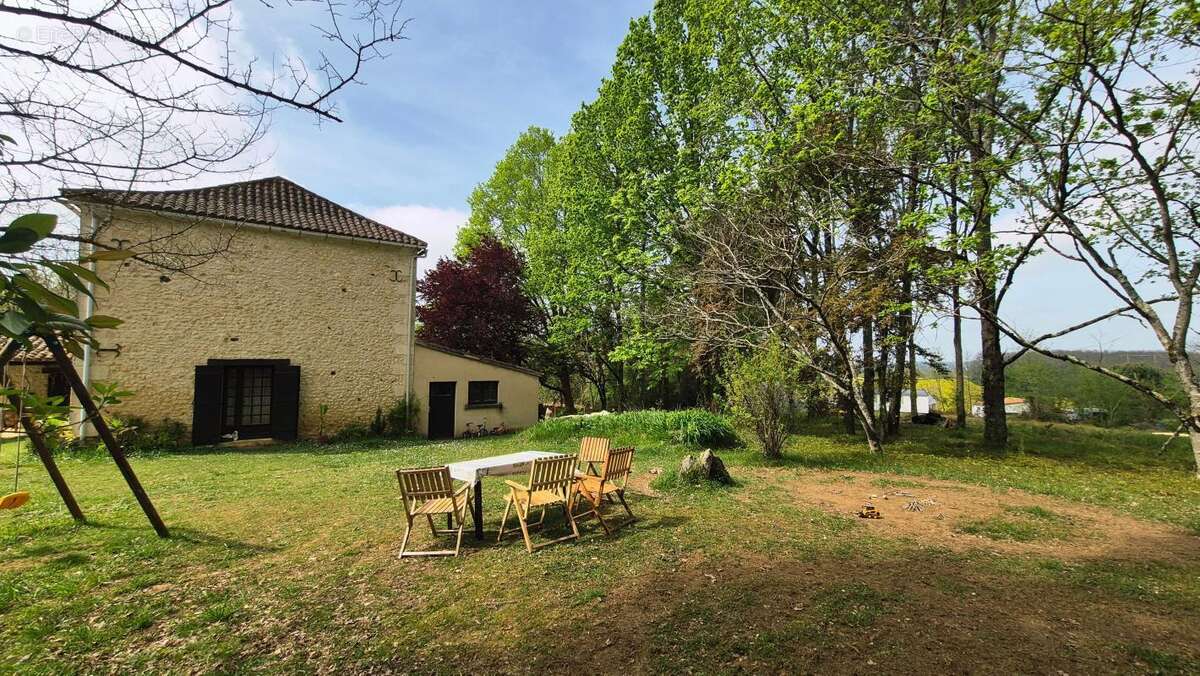 Maison à SAINT-AMAND-DE-VERGT