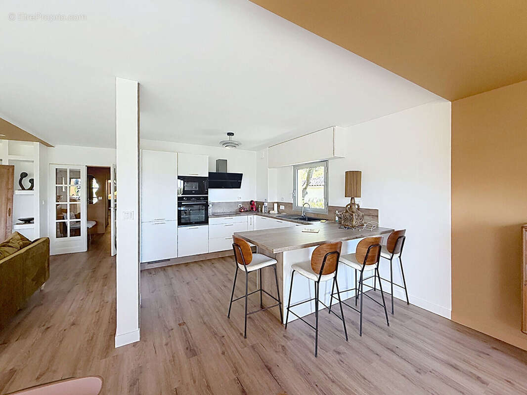 Appartement à VILLENEUVE-LES-AVIGNON