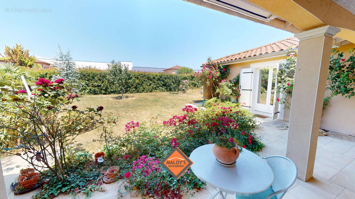 Maison à CHAZAY-D&#039;AZERGUES