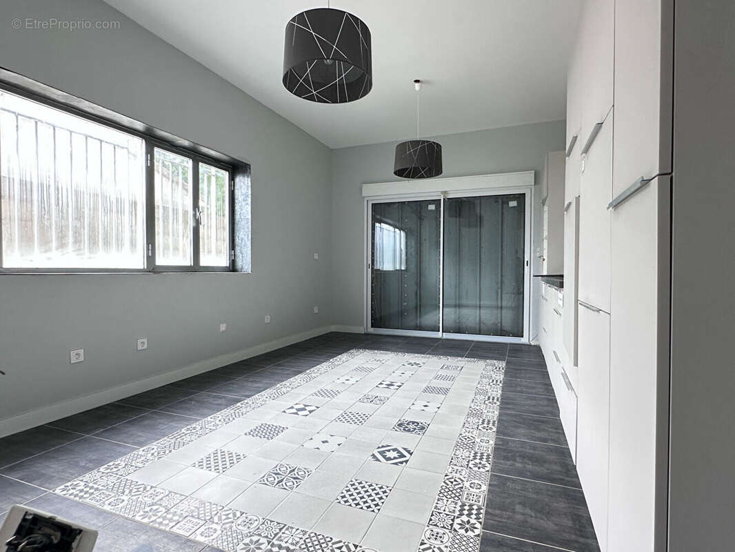 Immeuble de rapport - 3 appartements  et garage -Fort potentiel Soyaux - photo 10