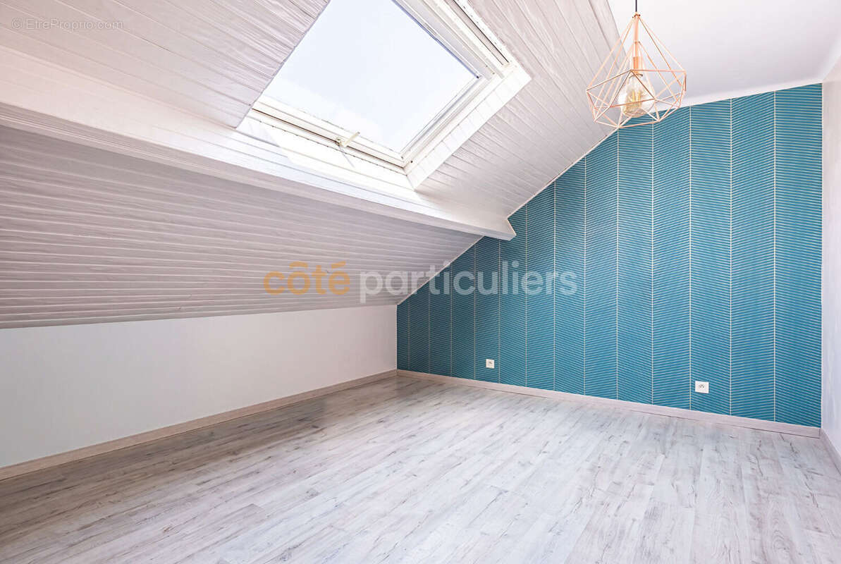 Maison familiale -- procé -- 230 m² -- 9 pièces -- 7 chambres -- garage - photo 10