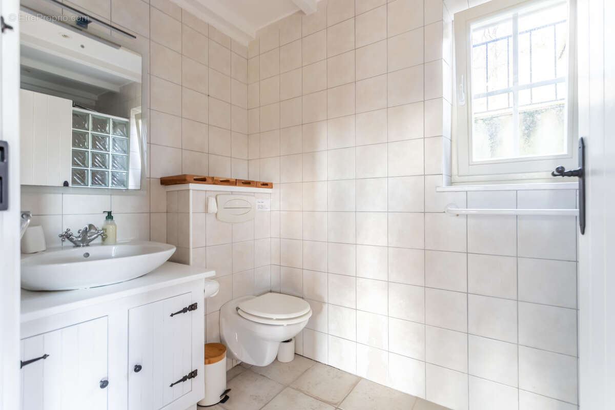 Maison de campagne avec annexe, piscine, dépendances et terrain - photo 23