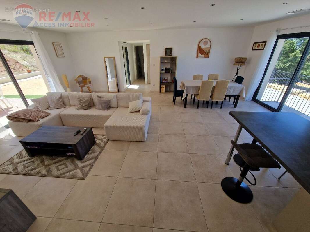 Villa 4 faces de plain pied de type 4 avec garage et jardin - photo 7