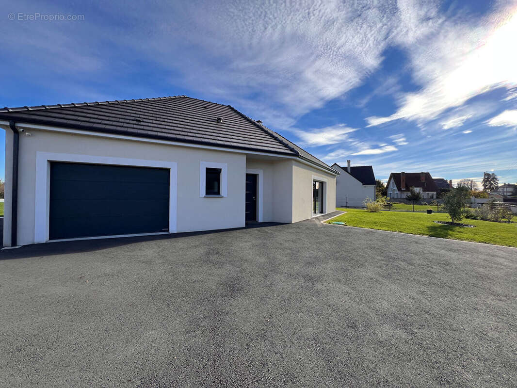 Maison à MEHUN-SUR-YEVRE