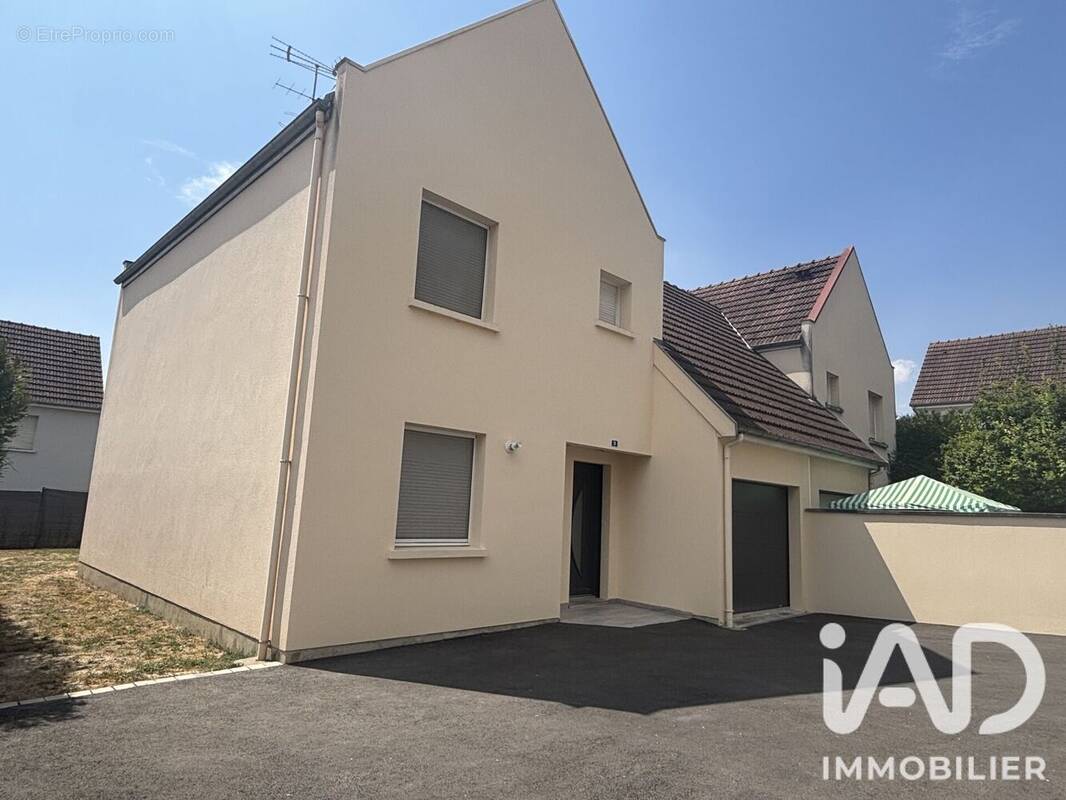 Photo 1 - Maison à TROYES