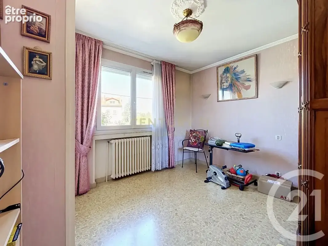 Maison 6 pièces 161 m² à vendre à Bourgoin-Jallieu (38300) - photo 2