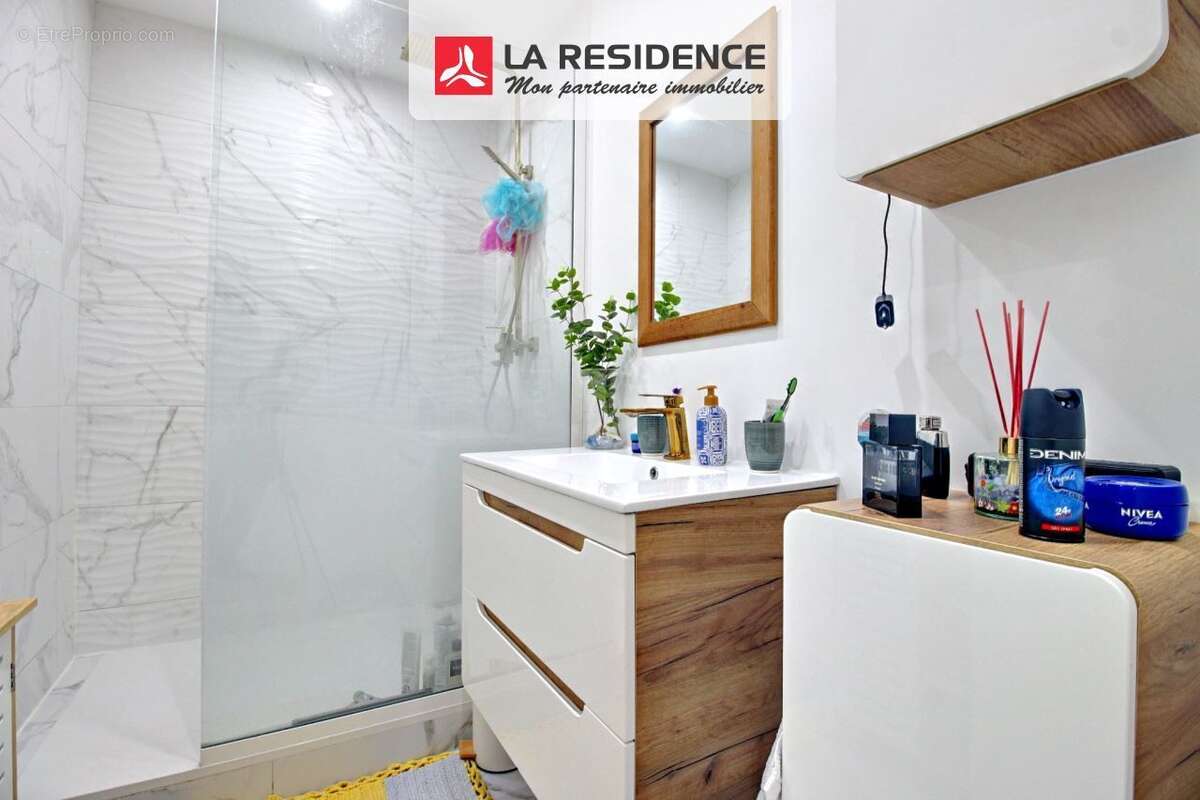 Appartement à SARTROUVILLE