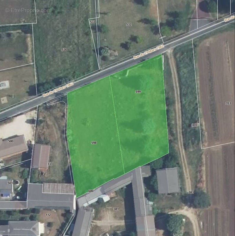 Terrain à SAINT-GENEST-D'AMBIERE