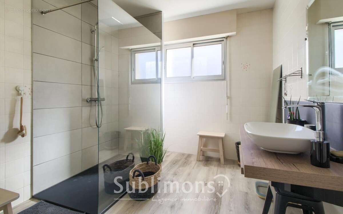 Maison à LA CHAPELLE-DES-MARAIS