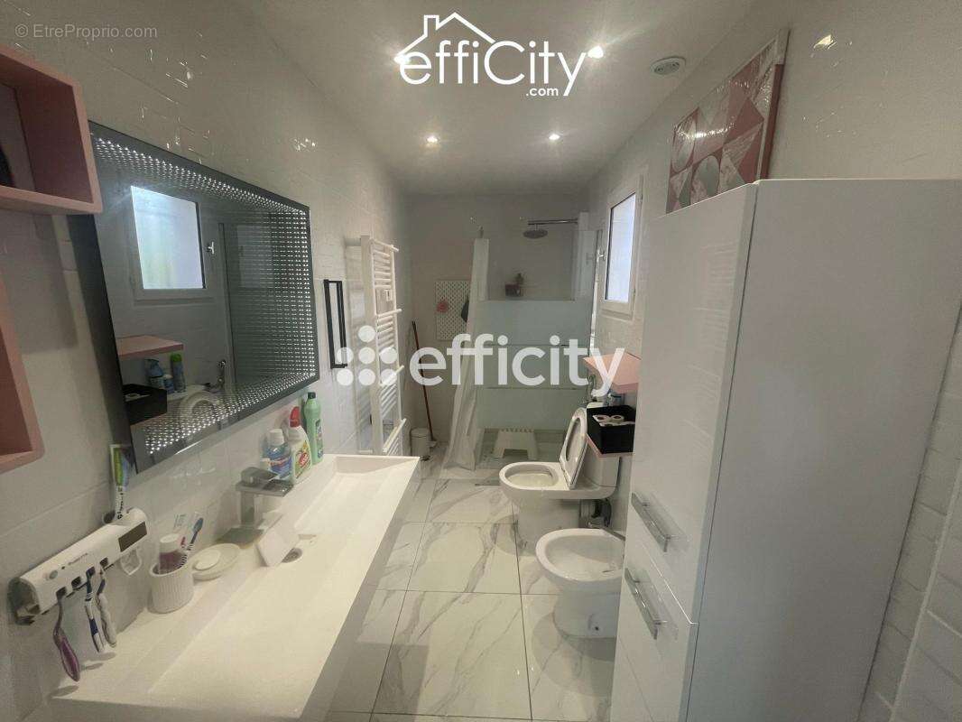 Maison à VAULX-EN-VELIN