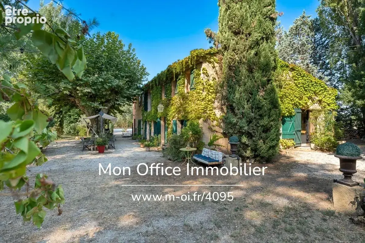 Référence : 7235-SJO - Magnifique Mas SOUS-OFFRE/ aux portes d'Aix-en-Provence - piscine- terrain plat arboré de 6400m2- cachet - photo 8