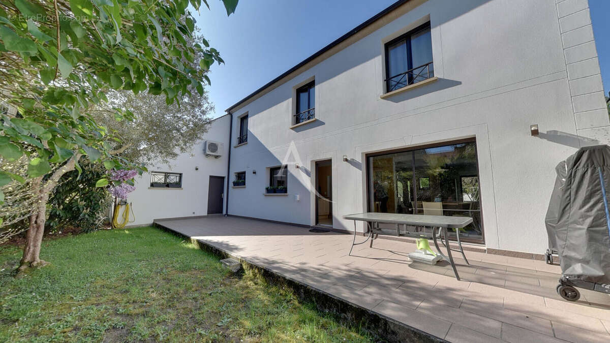 Maison à BRY-SUR-MARNE
