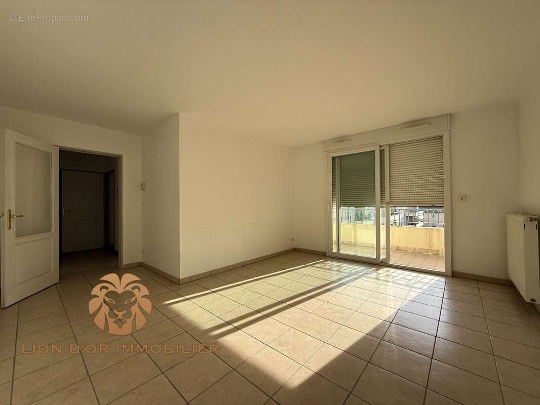 Appartement à NEUVILLE-SUR-SAONE