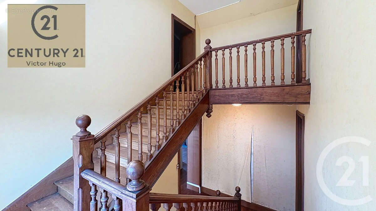 Maison 242 m² à Saint-Victurnien  - photo 17