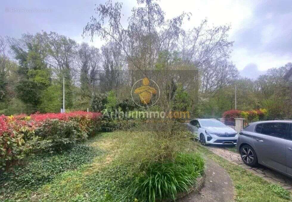 Maison à SAVIGNY-LE-TEMPLE