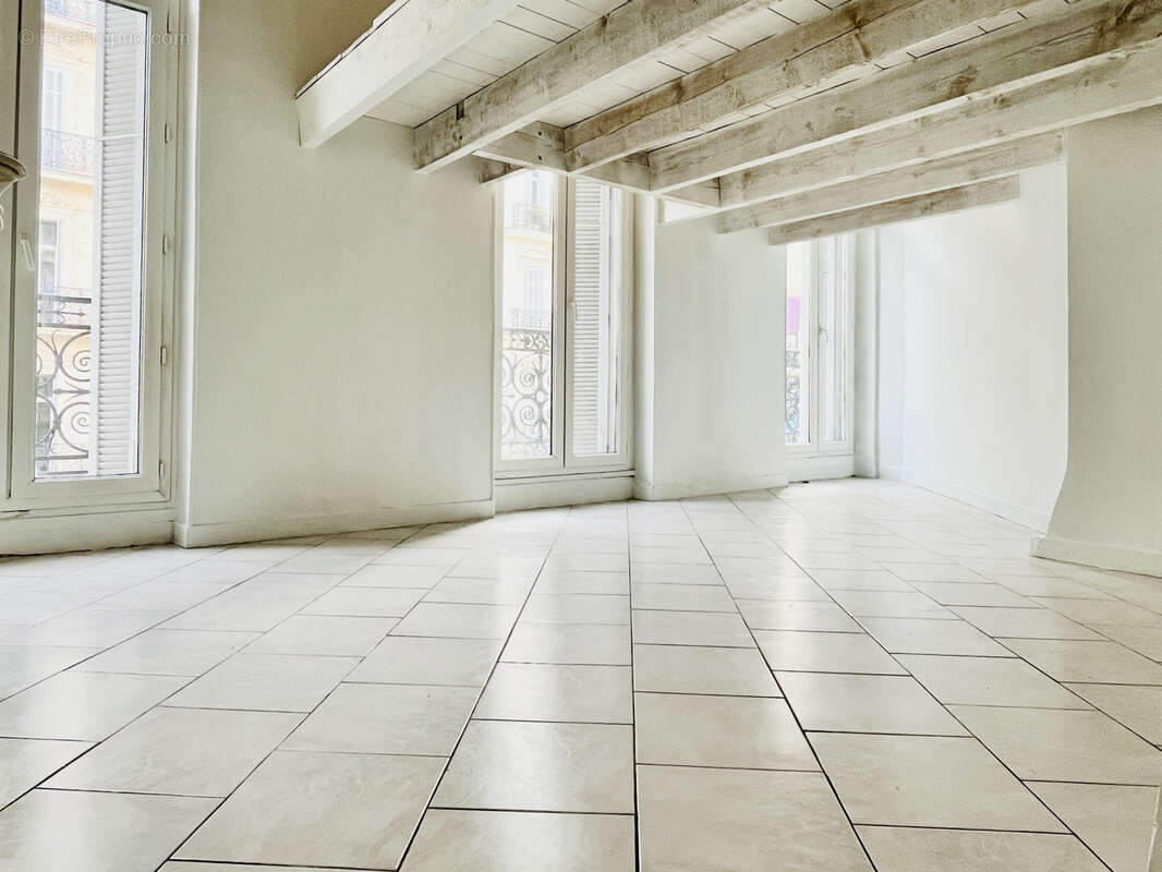 Appartement à MARSEILLE-1E