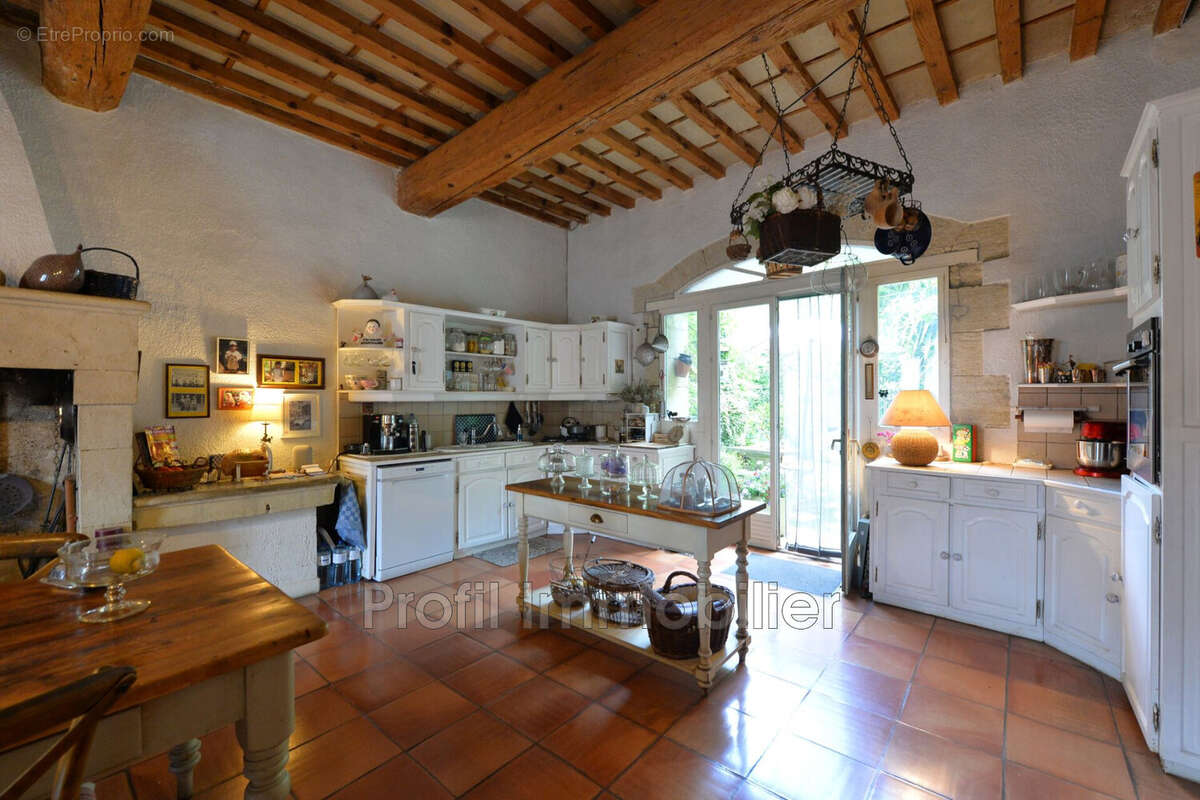Maison 225 m² à Marsillargues  - photo 2