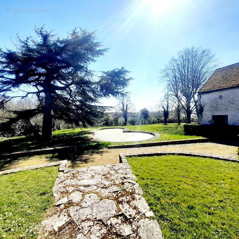 Maison à LES BORDES