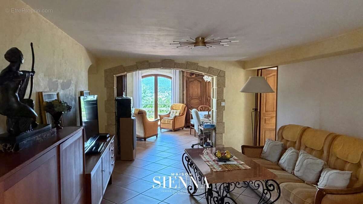Maison 135 m² à La Seyne-Sur-Mer  - photo 7