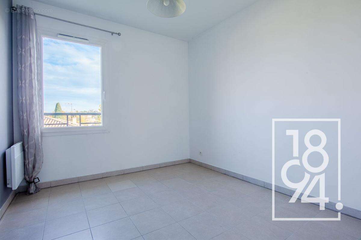 Appartement à LE PUY-SAINTE-REPARADE