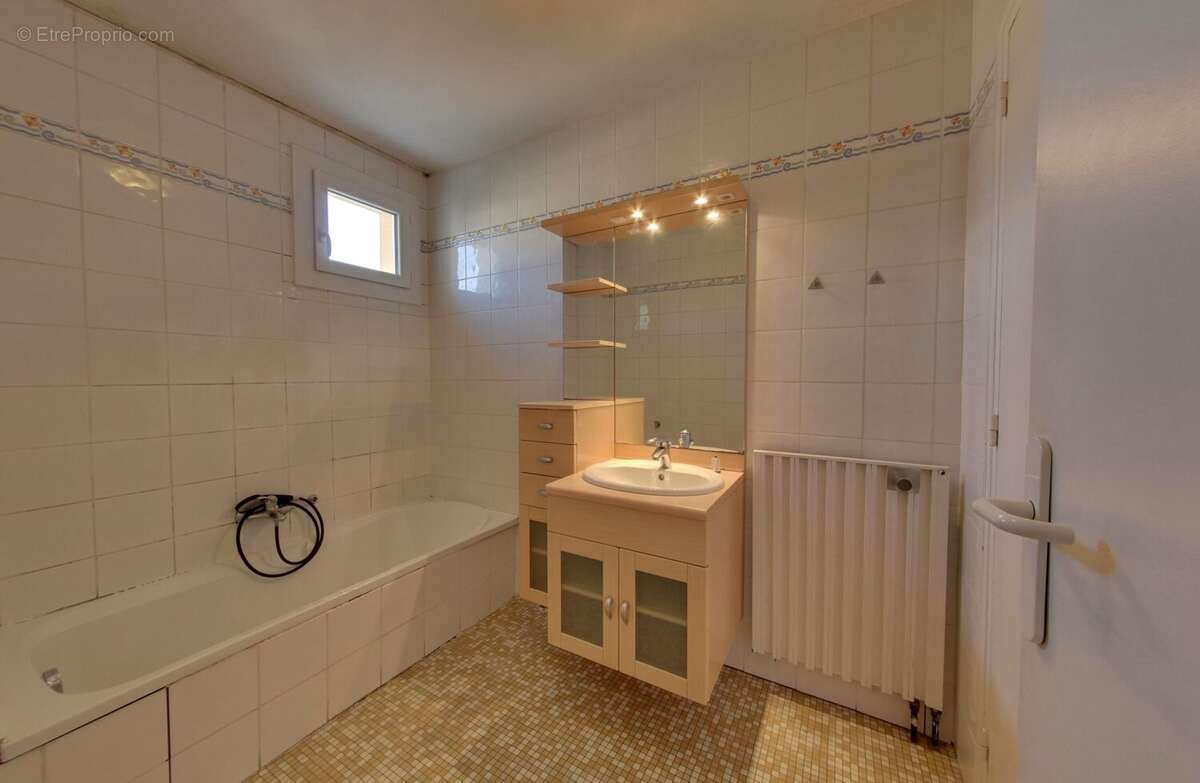 Appartement à FONTAINE