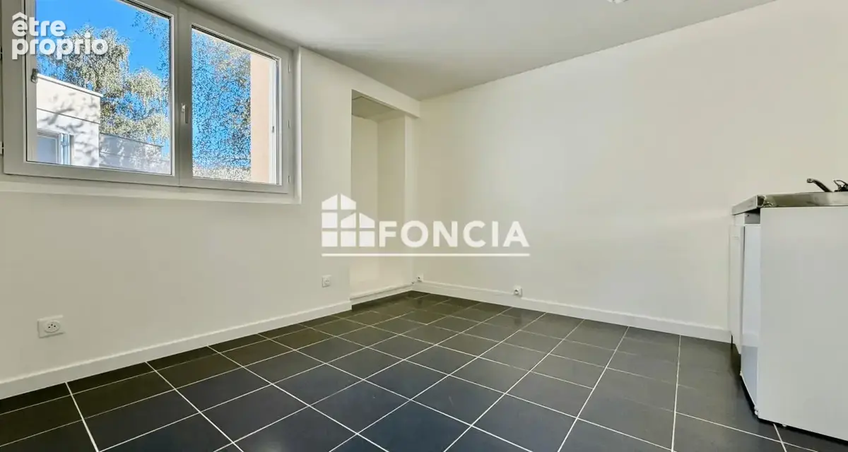 Joli studio entièrement refait à neuf – Calme, lumineux et avec espace extérieur - photo 6