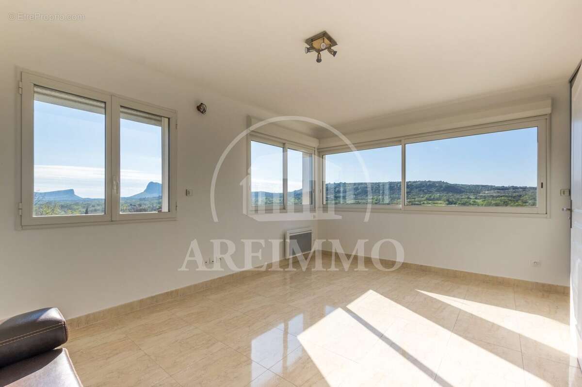 Maison 160 m² à Saint-Martin-De-Londres  - photo 9