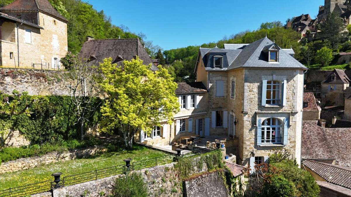 Maison à BEYNAC-ET-CAZENAC