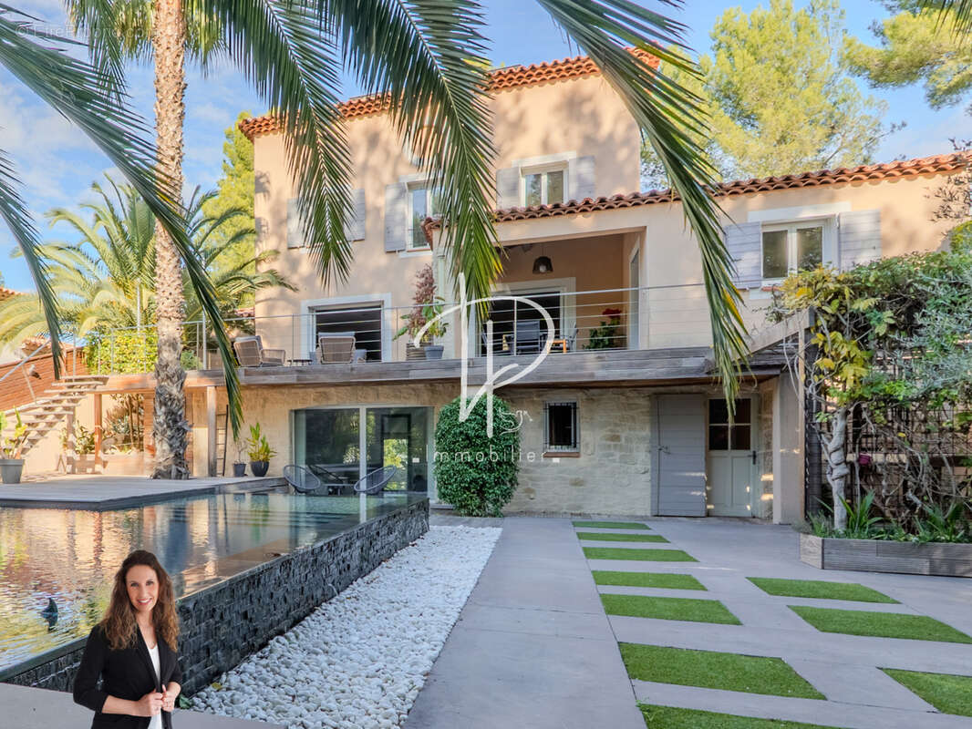 VILLA 8 pièces - 291 m2 - Piscine - Garage double - photo 14