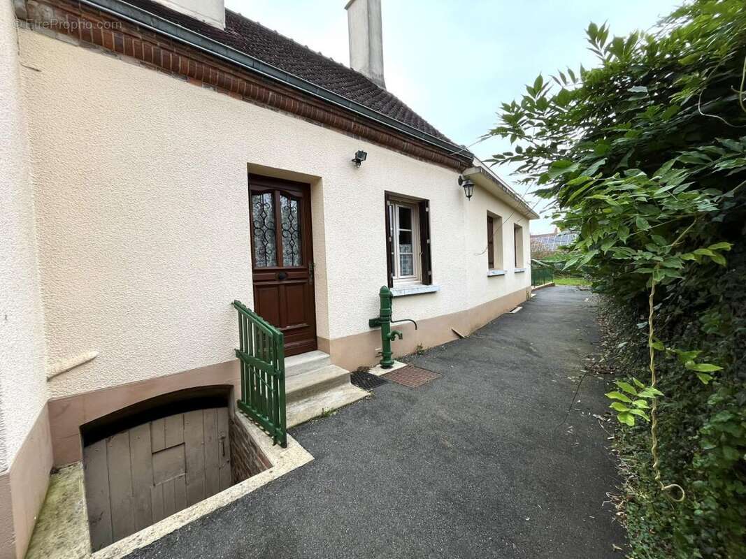Maison 170 m² à Coudrecieux  - photo 6