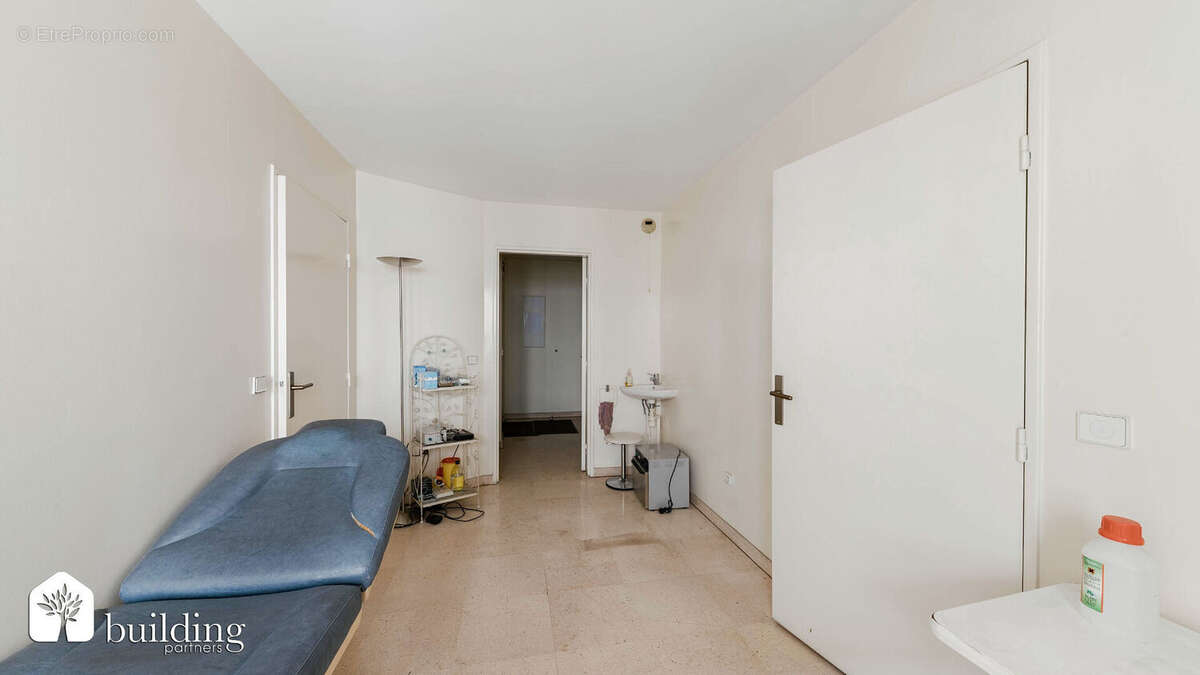 Levallois-Perret Mairie - Appartement 3 pièces avec balcons de 77 m² - photo 8