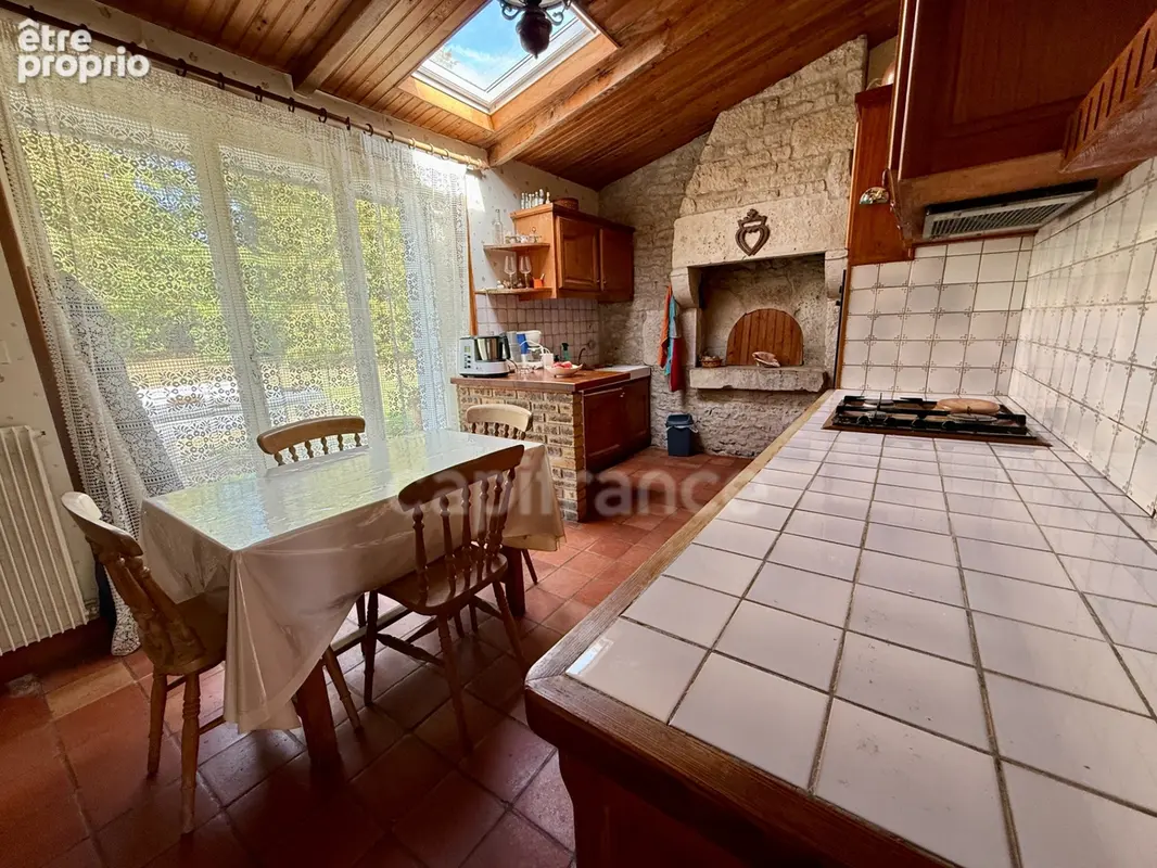  Maison en pierre pleine de caractère avec potentiel locatif – proche de Cherveux - photo 12
