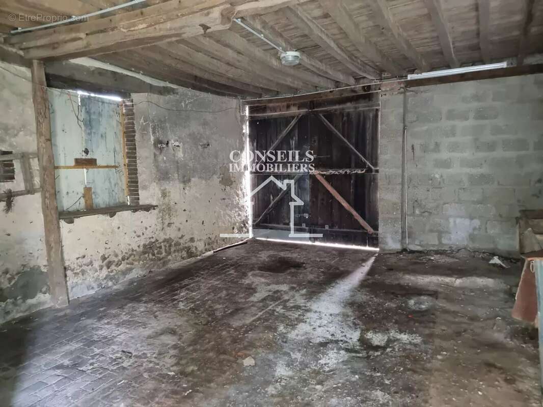 Maison à VILLENEUVE-SUR-YONNE