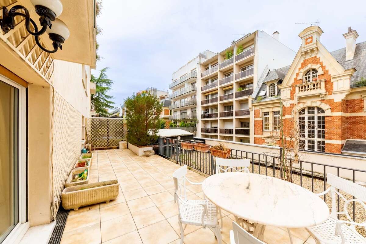 Appartement à PARIS-17E