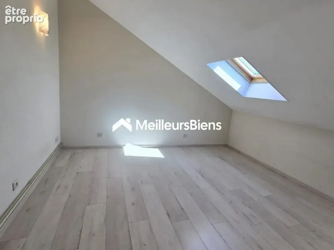Maison climatisée et rénovée, 5 pièces dont 3 chambres, sous-sol avec garage et terrain clos - photo 9