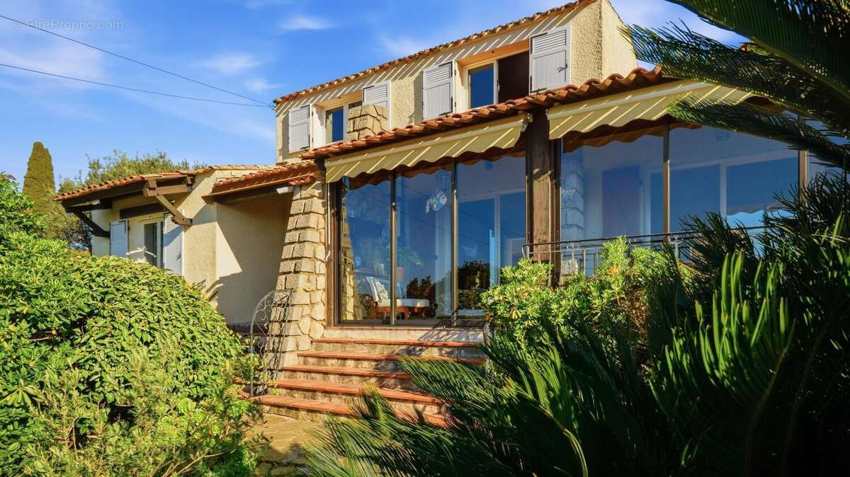 Photo 2 - Maison à CARQUEIRANNE